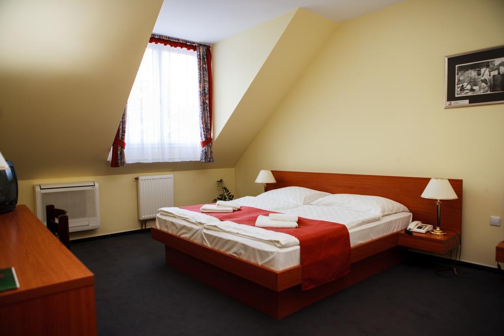 Lipa Hotel és Étterem Szentgotthárd Szoba fotó